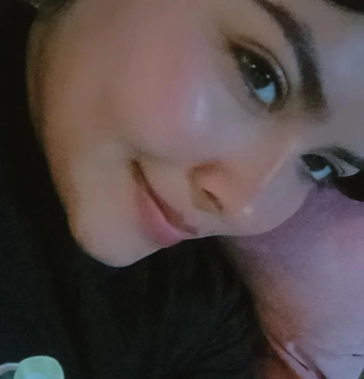 Emily_26_'s Offline Chat Room