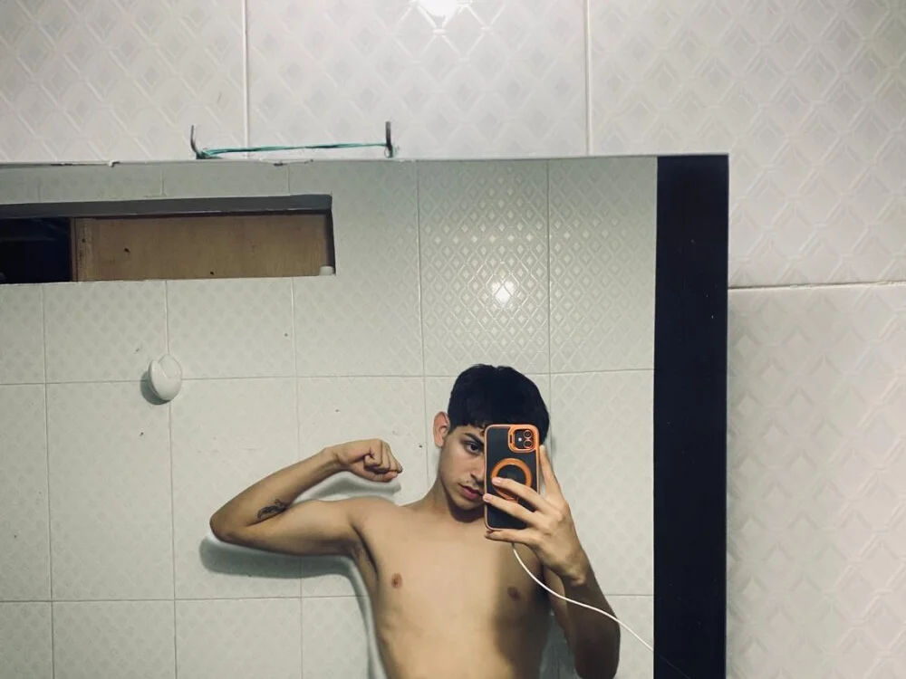 Max_martinezz Chat XXX Ngoại tuyến