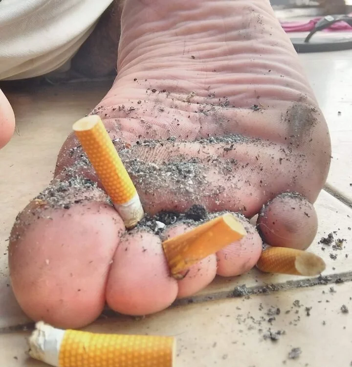 dirtyfootboy's Offline Chat Room
