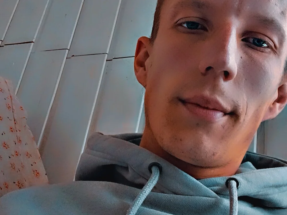 kingg69699's Offline Chat Room