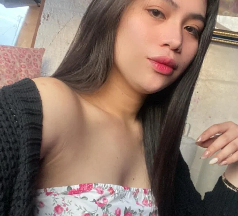 Naughtyrosecum Offline XXX-Chat