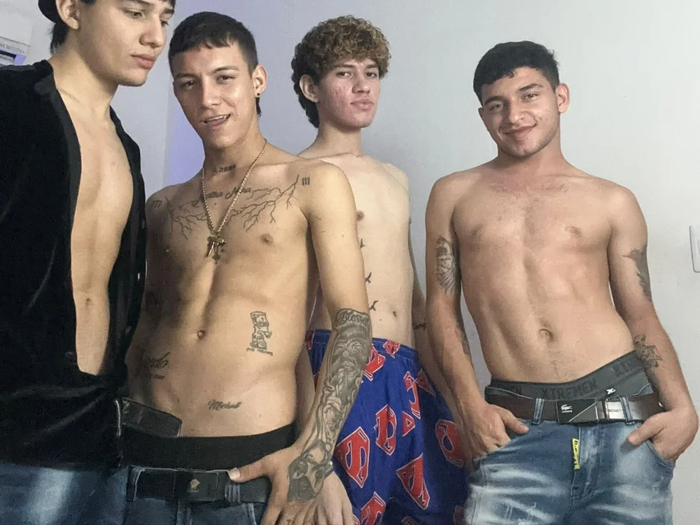 XHotMalesX's Offline Chat Room