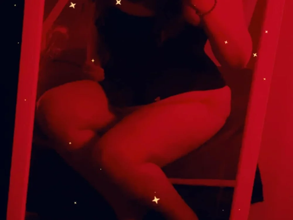 NativelyKinky33's Offline Chat Room