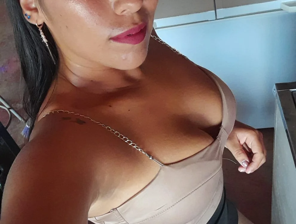 Mila__Rose__'s Offline Chat Room