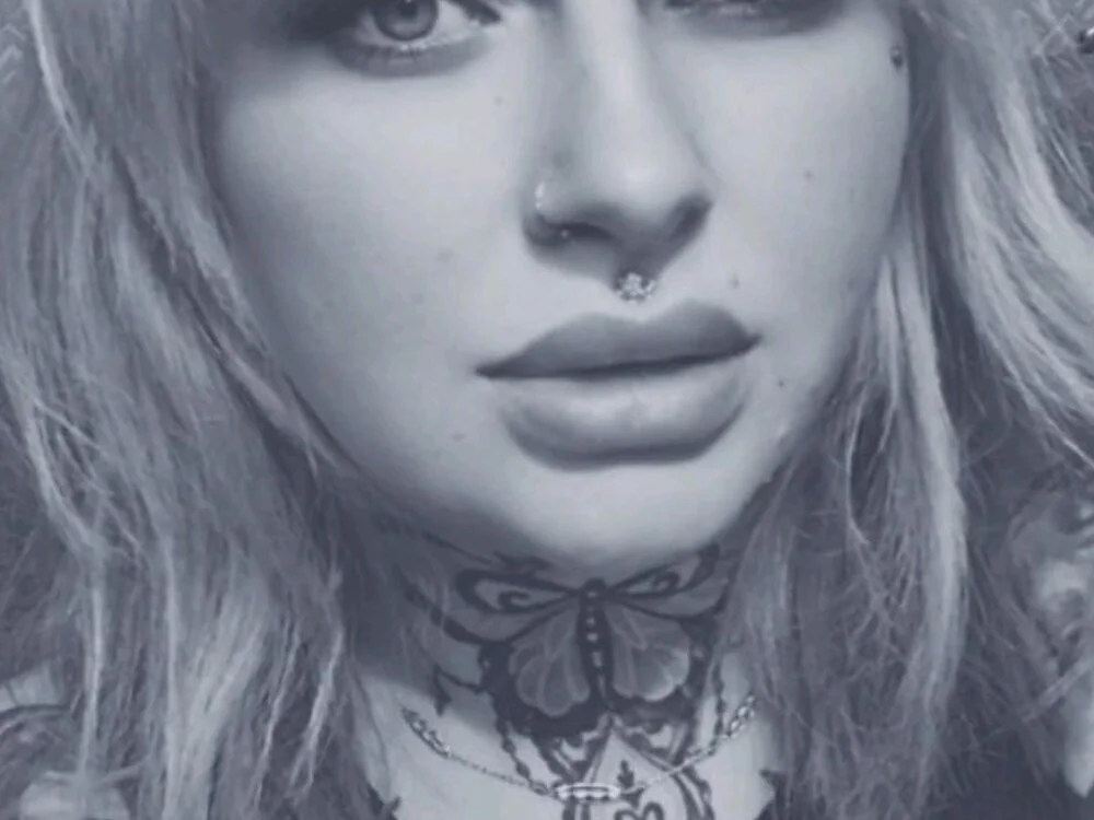 Offline XXX chat modela CurvyBlondeVibes