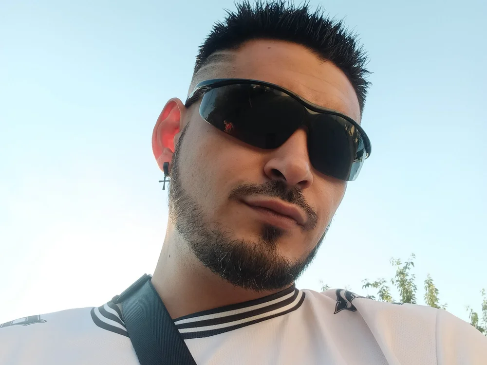 Larity55 - Male webcam sex chat