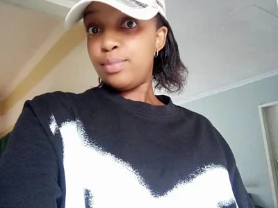 Pinkdollyg - smoking