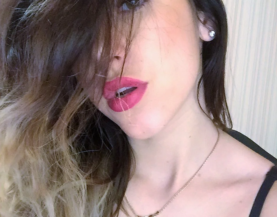 Abriella_'s Offline Chat Room