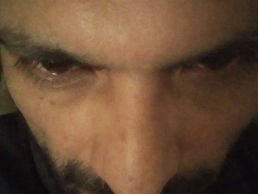 iutrrguyy's Offline Chat Room