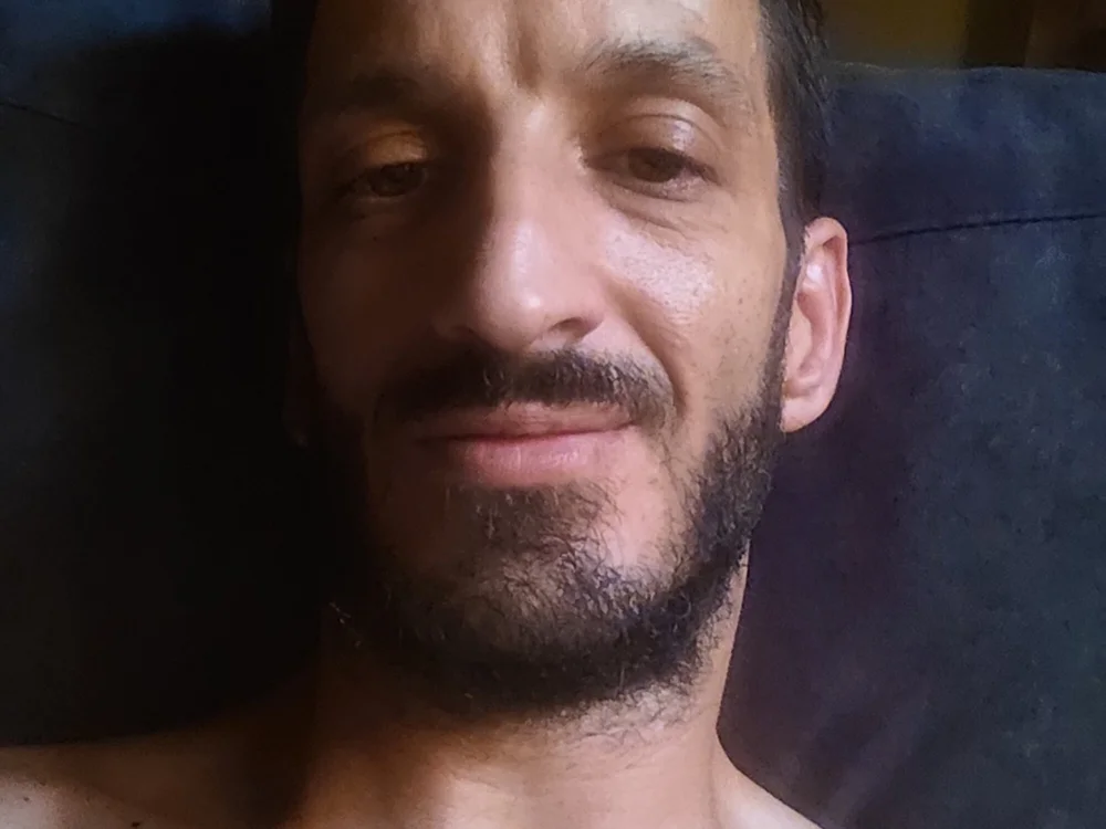 JaviSweetDaddy's Offline Chat Room