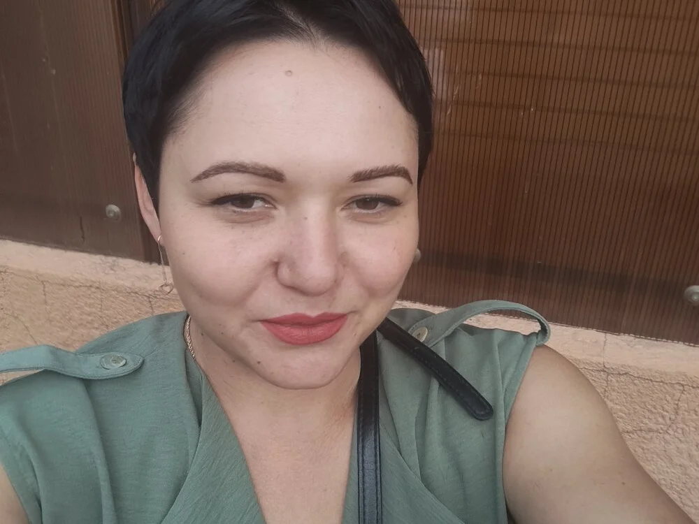 madamdepo Offline XXX-Chat