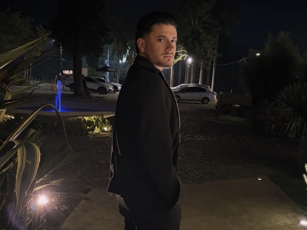 chris_morton's Offline XXX Chat