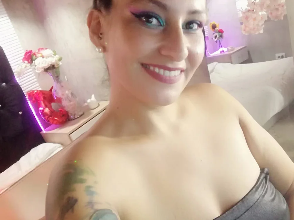 lorenova77's Offline XXX Chat