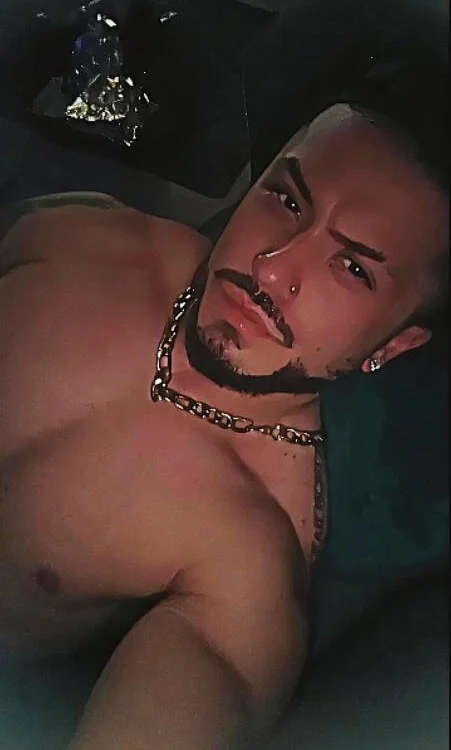 MuscleHottBoy's Offline Chat Room