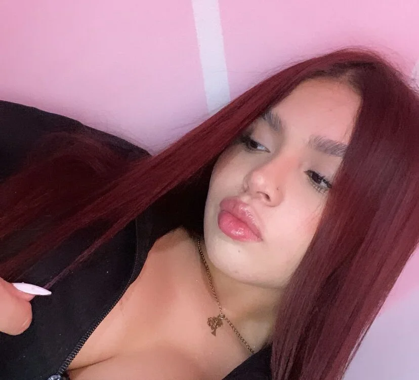 emaahot's Offline XXX Chat