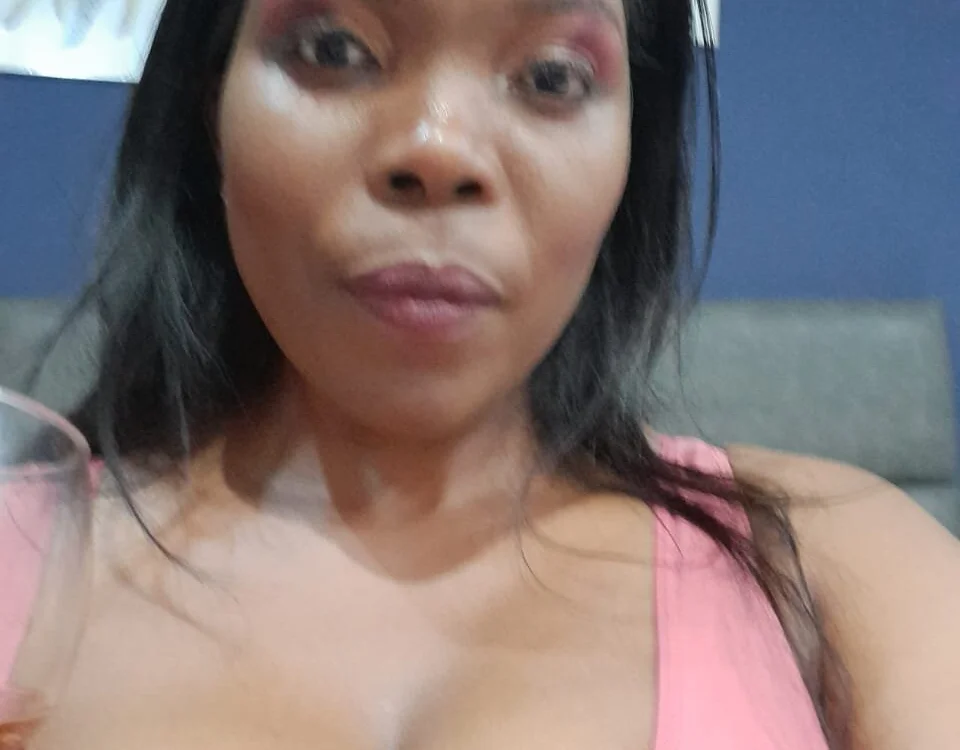 BustyEbonyMilf's most recent online preview
