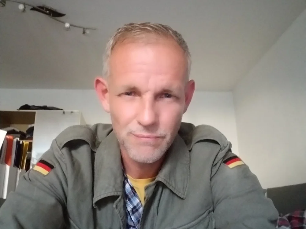 TrivialGear74 offline chatrum