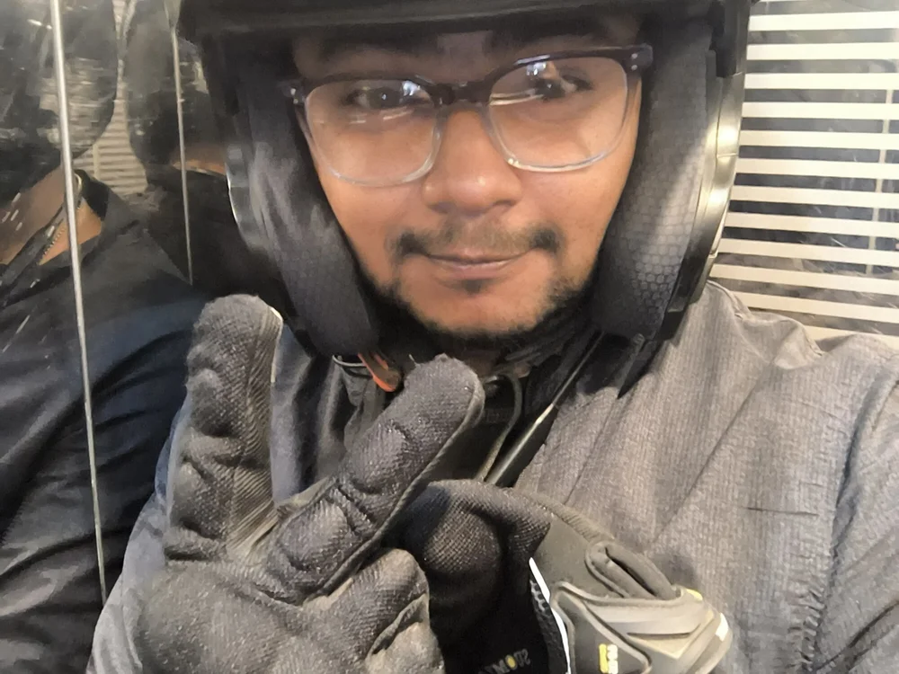 hakim10011's Offline Chat Room