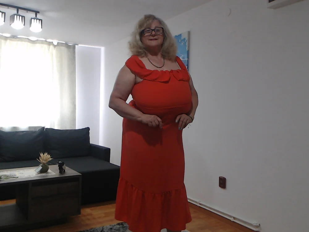 NoraMelow offline XXX-chat