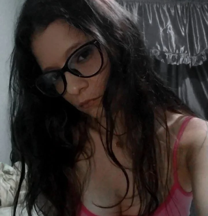 Macarena_28's Offline XXX Chat