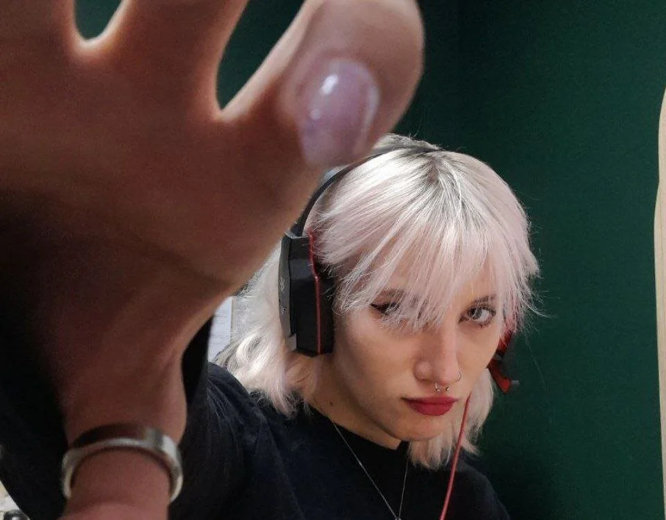 ErlineBucker's Offline Chat Room