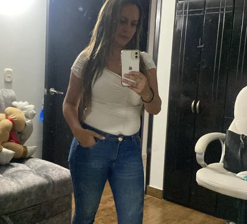 gabriela_sof1's Offline Chat Room