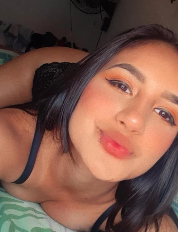 Jessi-and-chris2's Offline XXX Chat