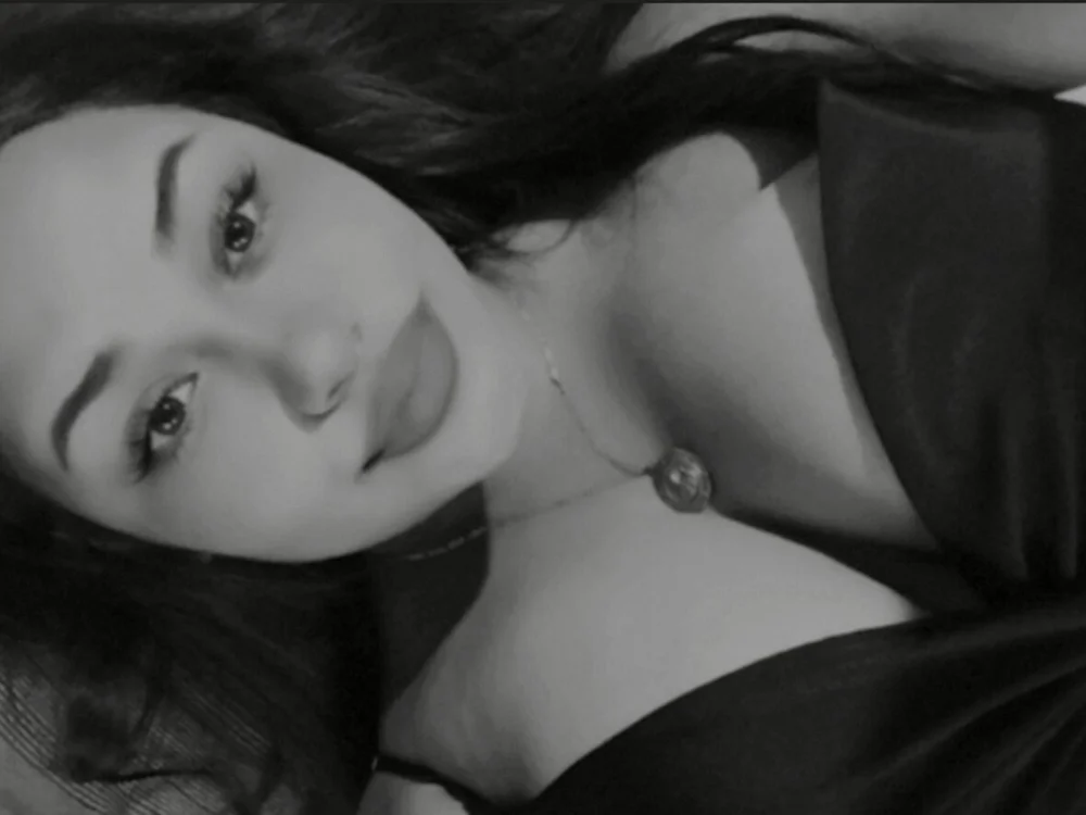 morena_mia's Offline Chat Room