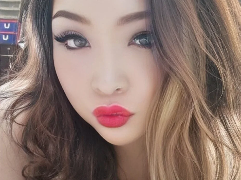 MsLola89's Offline Chat Room