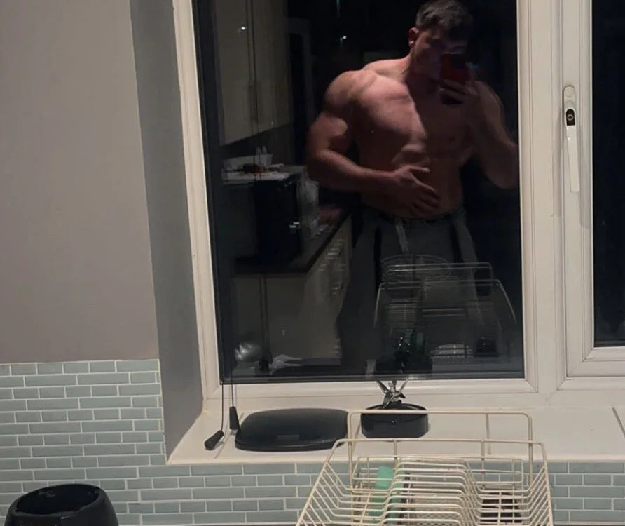 sexyboi228 Chat XXX offline