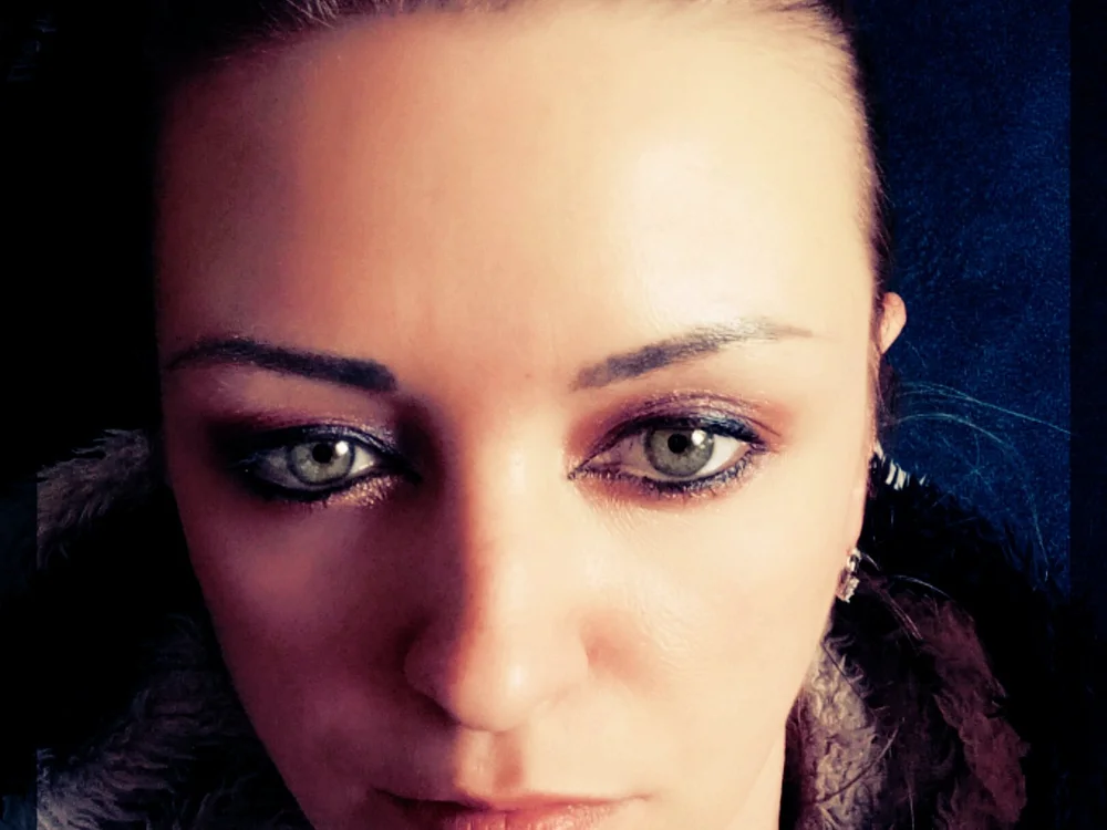 RainaWelsh's Offline Chat Room