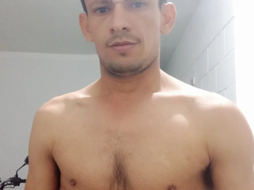 Rodolfiyo1990 Offline XXX-chat