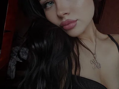 BellaSkyyy Female Newwhite Adult Webcam