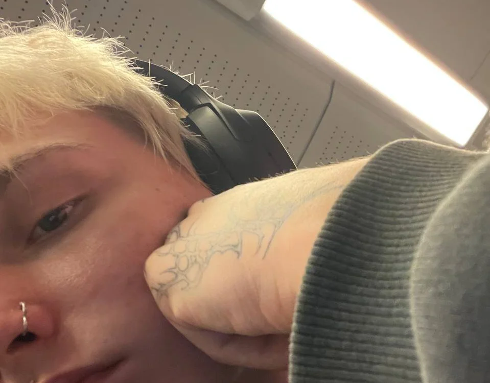 Your_avatar Offline XXX-Chat