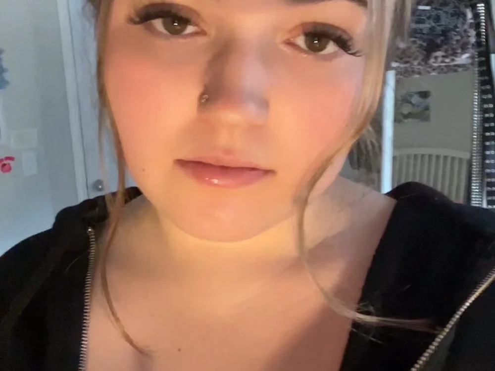 NiaElsien's Offline Chat Room