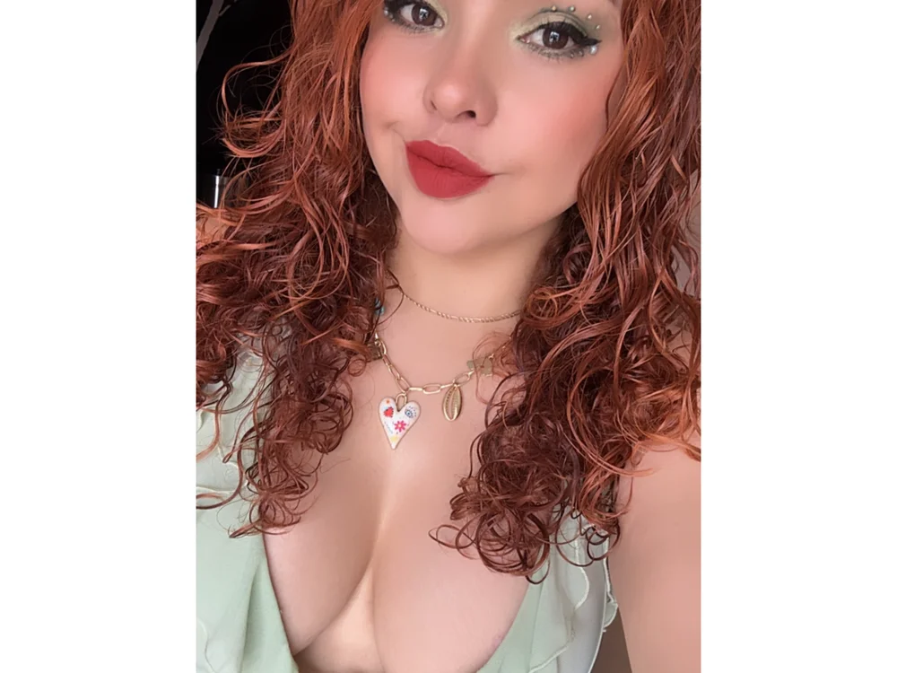 annieeLola offline chatrum