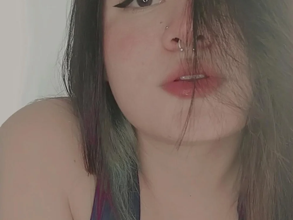 Mia_forbes' Offline XXX Chat
