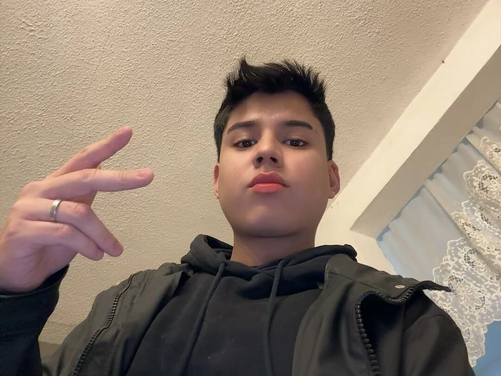 Yafet1724's Offline XXX Chat