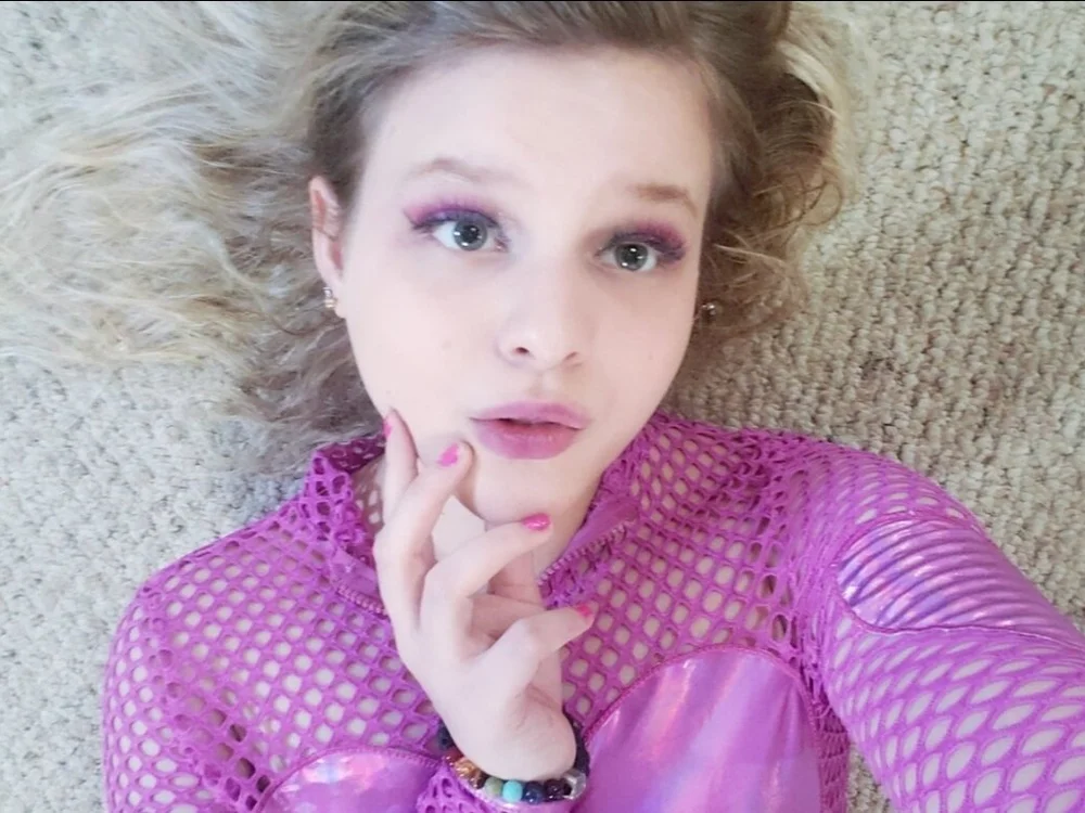 Emihaze Chat XXX offline