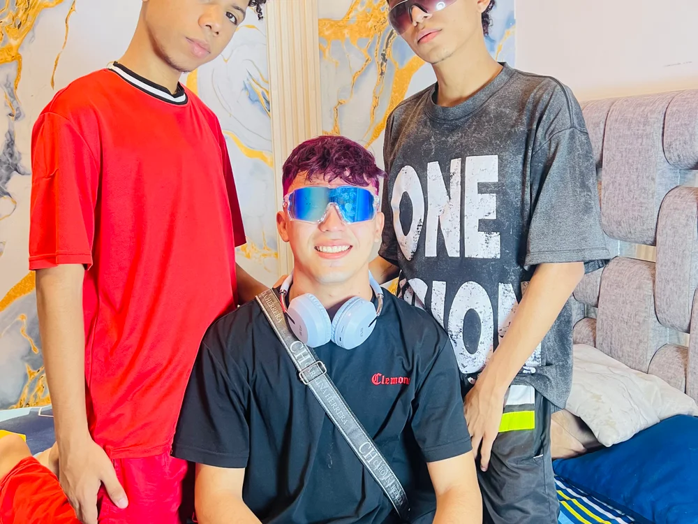 Offline XXX chat AVENGER_BOYS2026