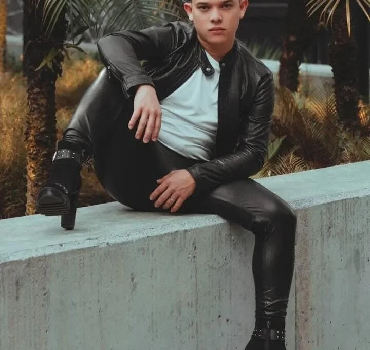 Valentino_moretti's Offline XXX Chat