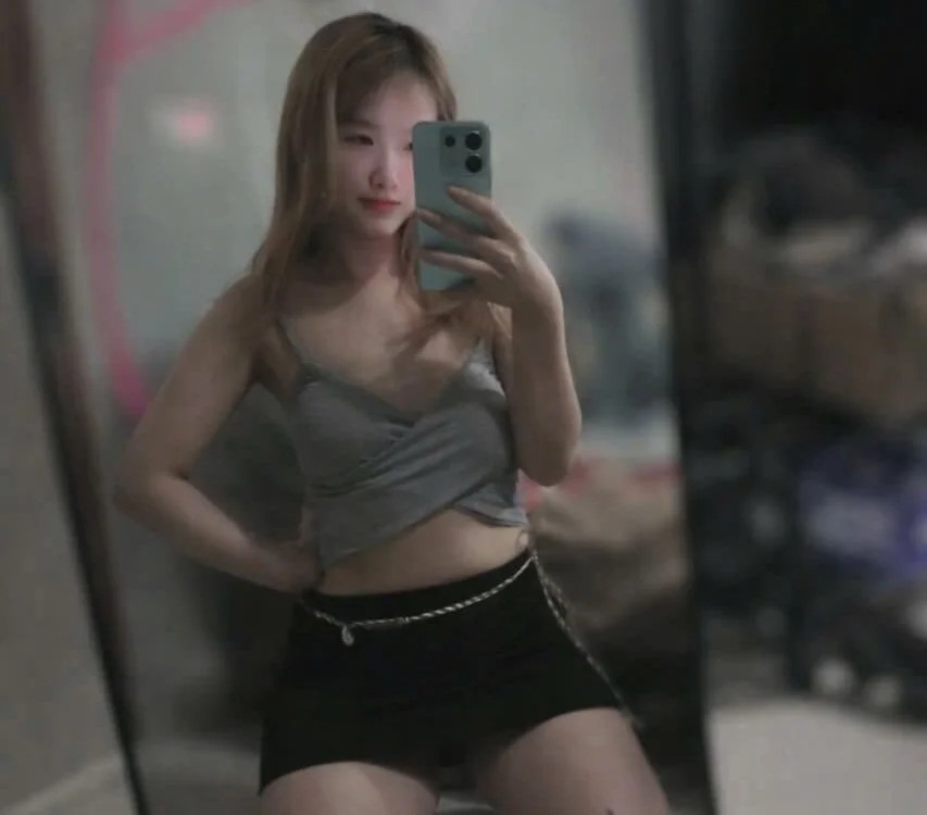 Ariel2k5 Chat XXX Ngoại tuyến