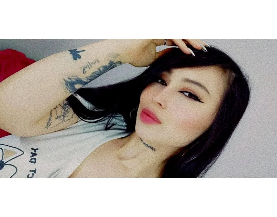 erika1911's Offline XXX Chat