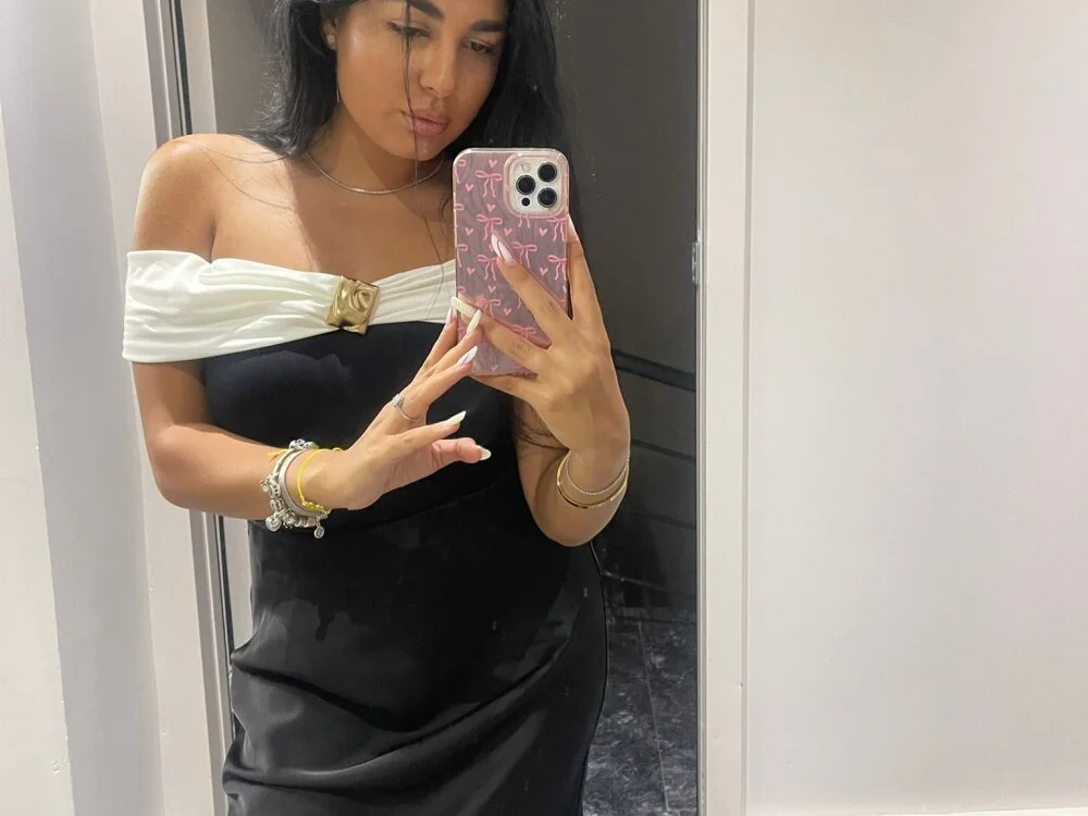 Khalifa_m's Offline XXX Chat