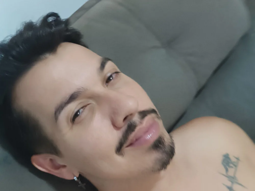 Arteiro20's Offline Chat Room