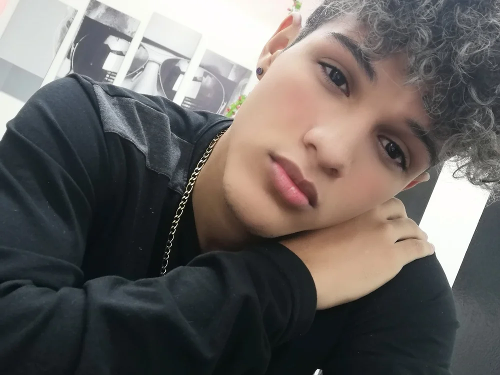 Benz_guy's Offline XXX Chat