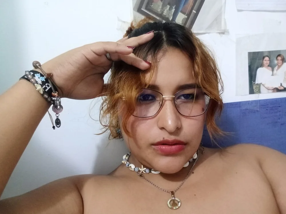 Rebeca_04's Offline Chat Room