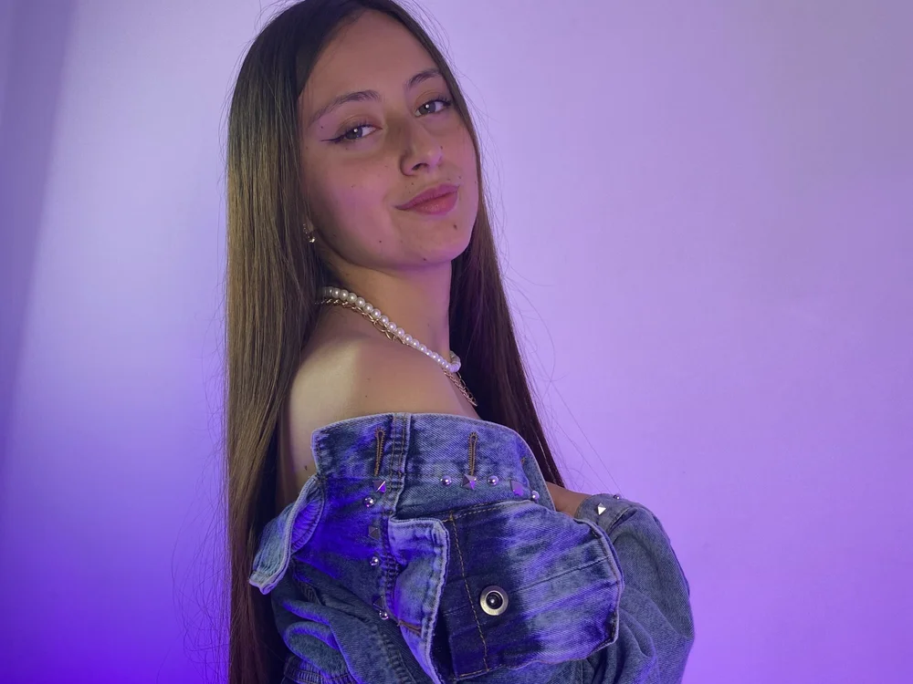 arianna_gren's Offline Chat Room