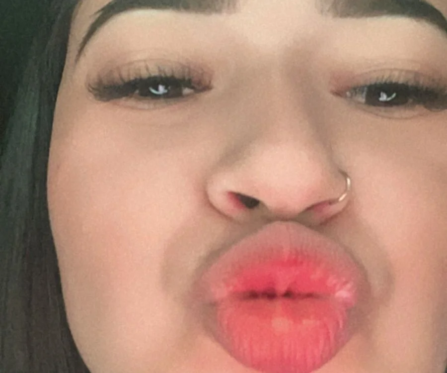 loly_tits' Offline XXX Chat