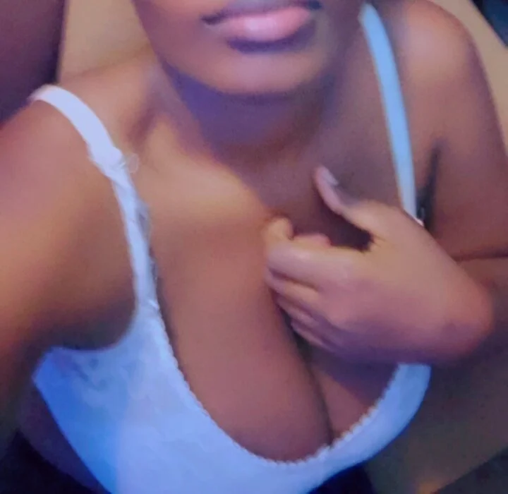Nyla_vee's Offline XXX Chat